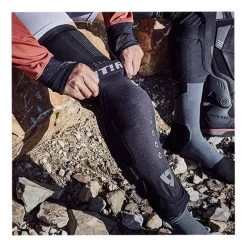 Rev'it Scram Kneeprotector -Winkel Voor Motoraccessoires revit scram kneeprotector 2